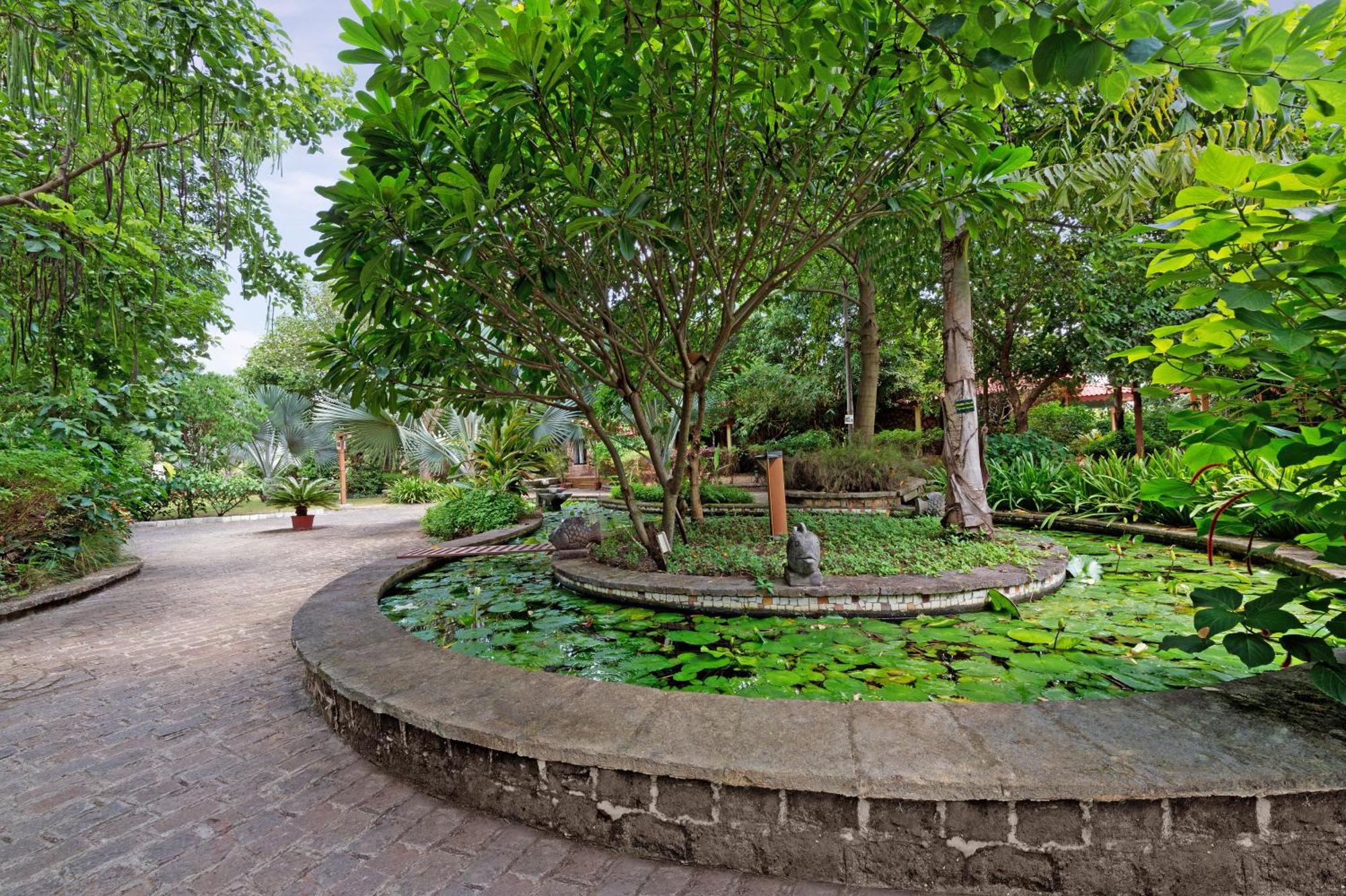 The Fern Gir Forest Resort, Sasan Gir - A Fern Crown Collection Resort Eksteriør billede